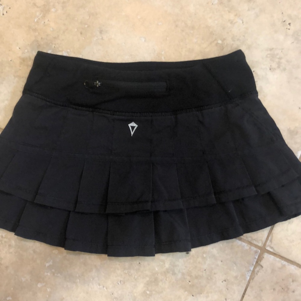 Ivivva black skirt